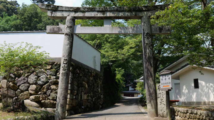箕面市, 箕面, 大阪府, 大阪, 日本, 箕面公園, 箕面山, 箕面大滝, 滝, 一行寺楓, 紅葉の天麩羅, 紅葉, 天麩羅, 天ぷら, 瀧安寺, 仏教, 寺, 寺院, 宗教, 文化, 伝統, 伝統文化, 旅行, 旅